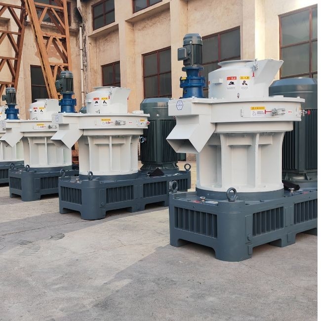 Large Capacity Wood Pellet Machine  Biomass Wood Pellet Production Line Vertical ring die Wood Pellet Machine