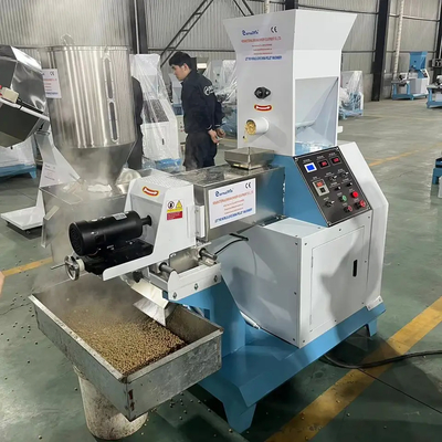 Capacity Screw Feed Extruder Machine With Digital Temperature Control